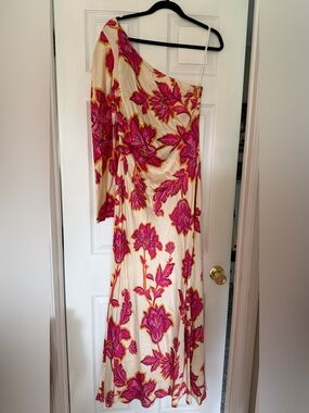Kivari Rhia One-Shoulder maxi dress with Pink Floral Print